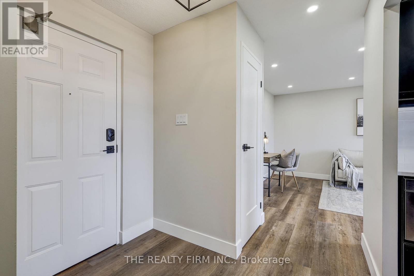 910 - 135 Baseline Road W, London South, Ontario  N6J 4W4 - Photo 2 - X12949736