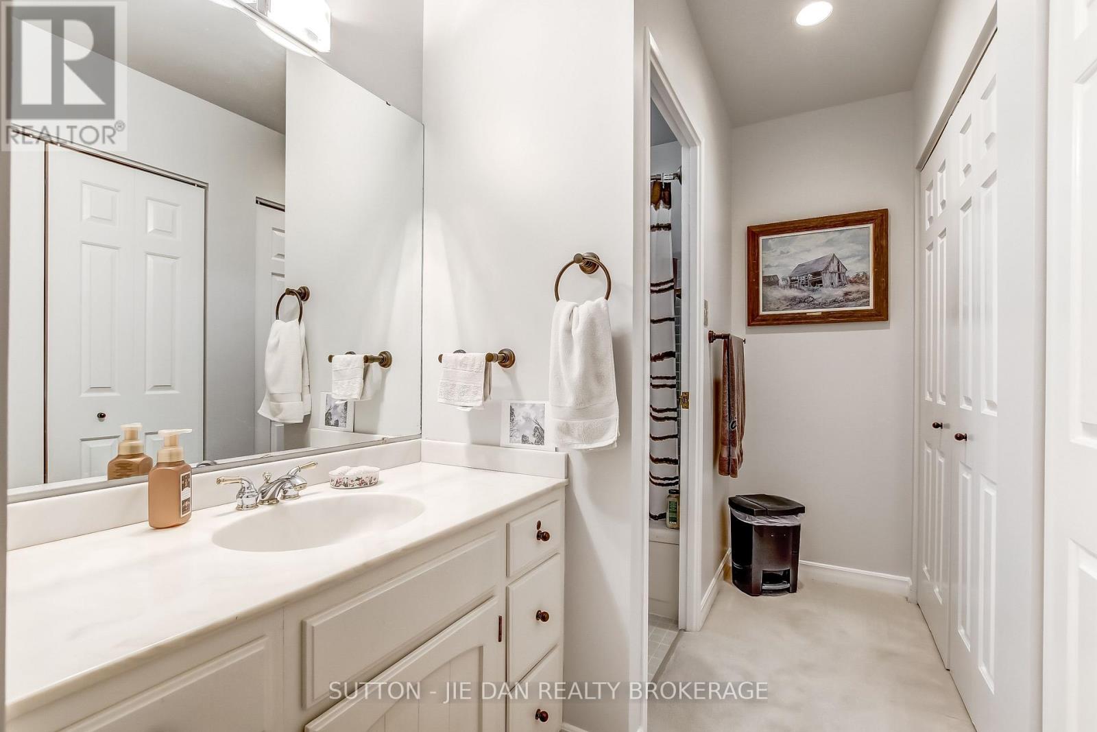 214 - 300 Everglade Crescent, London North, Ontario  N6H 4P8 - Photo 16 - X12949808