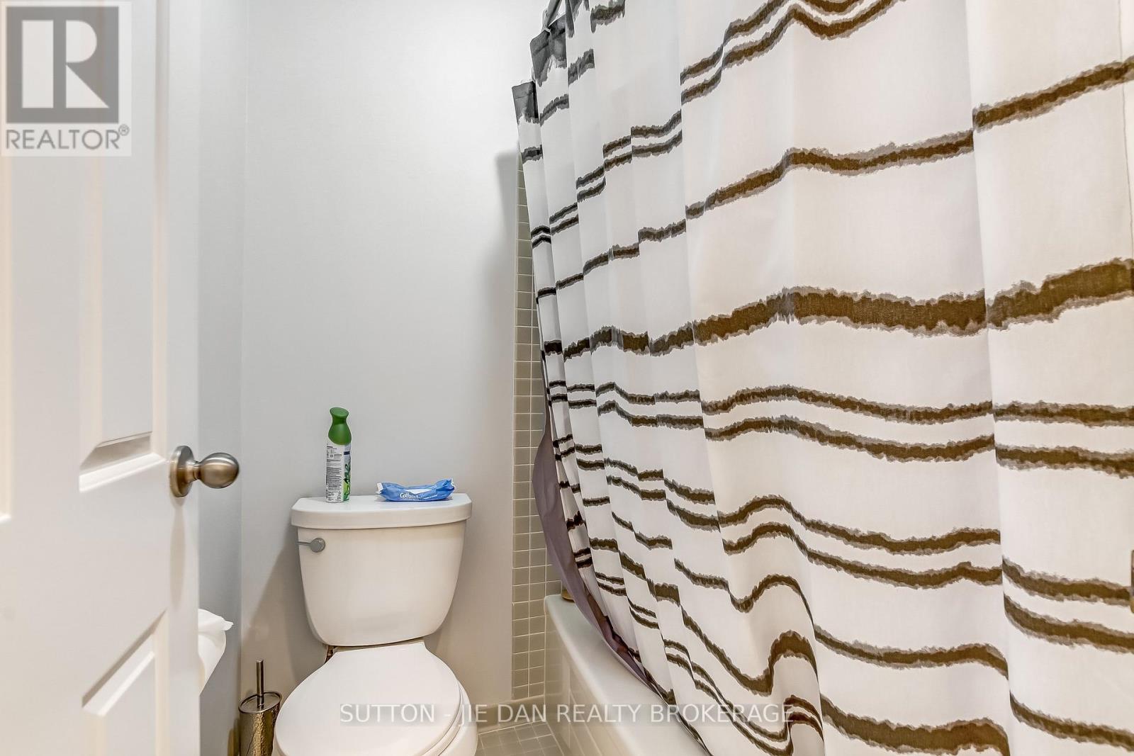 214 - 300 Everglade Crescent, London North, Ontario  N6H 4P8 - Photo 17 - X12949808