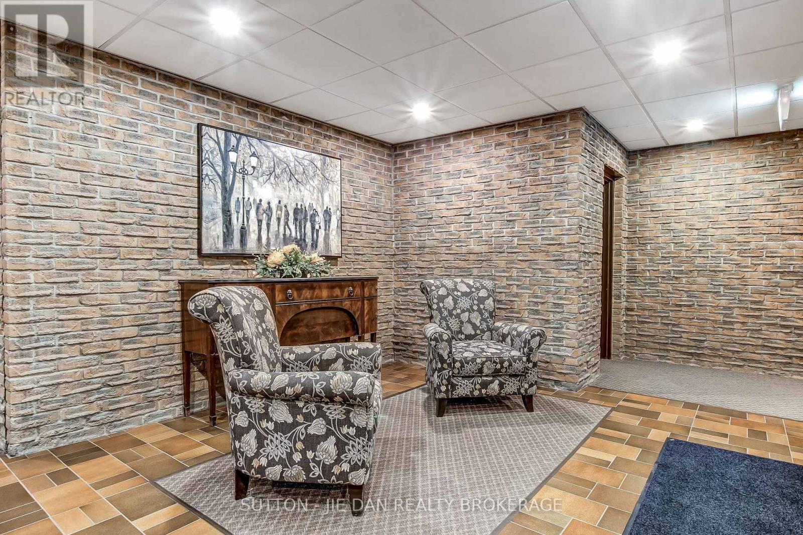 214 - 300 Everglade Crescent, London North, Ontario  N6H 4P8 - Photo 3 - X12949808