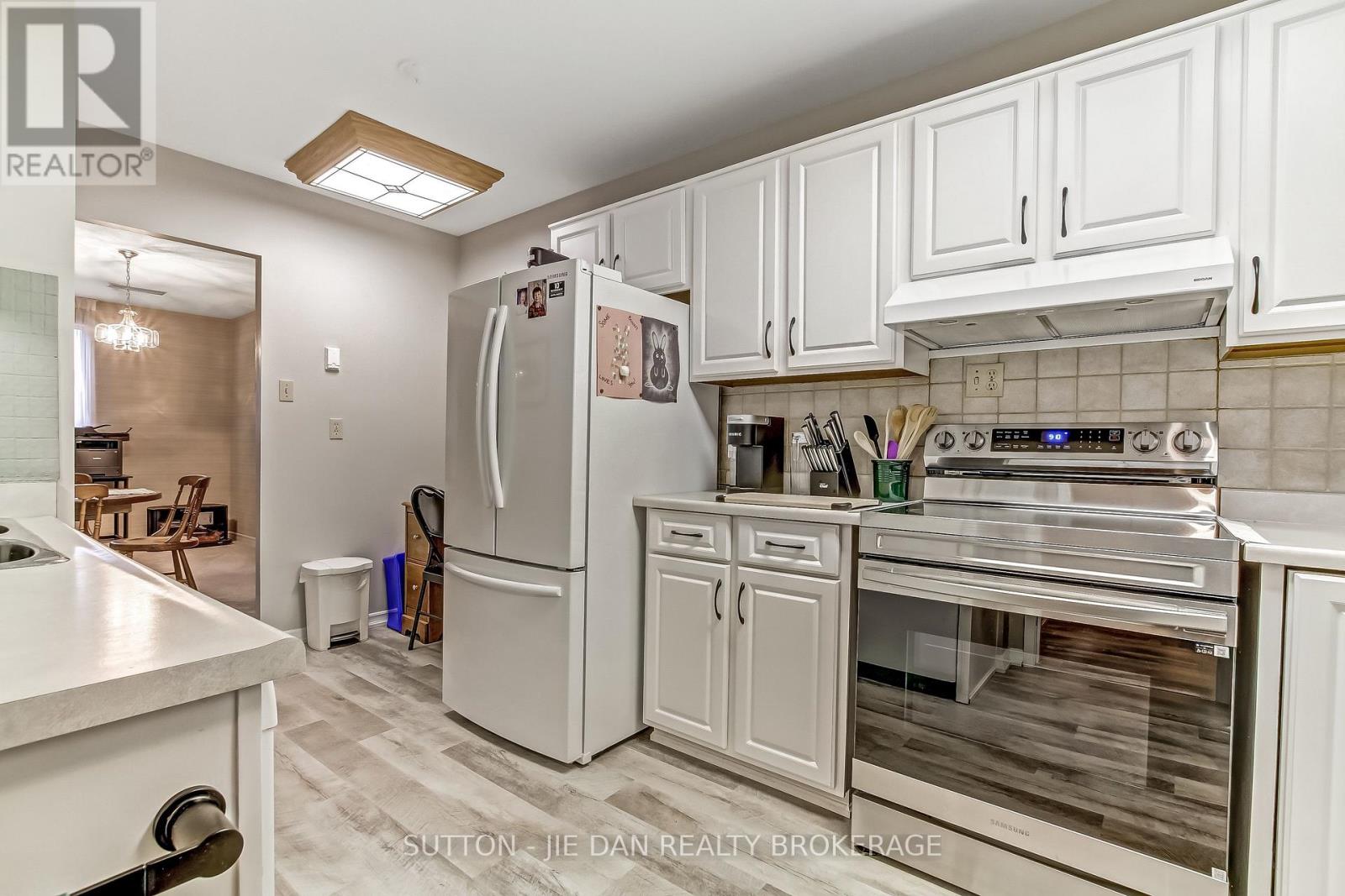 214 - 300 Everglade Crescent, London North, Ontario  N6H 4P8 - Photo 9 - X12949808