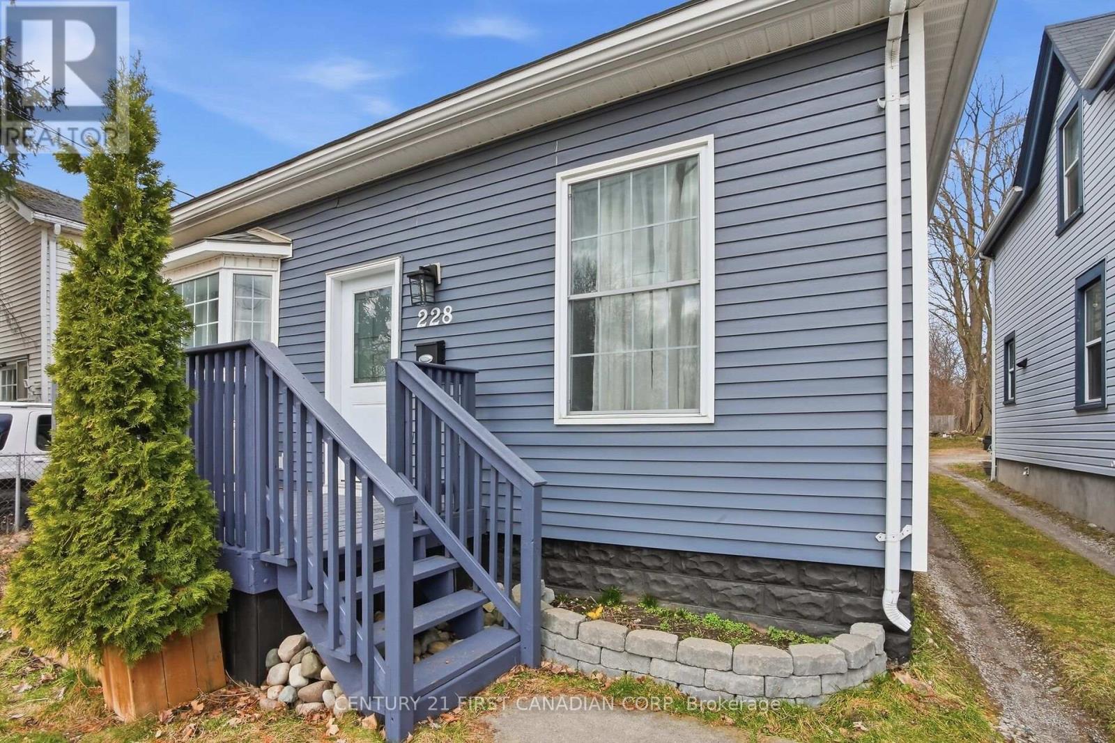 228 South Street, London East, Ontario  N6B 1B4 - Photo 6 - X12949882