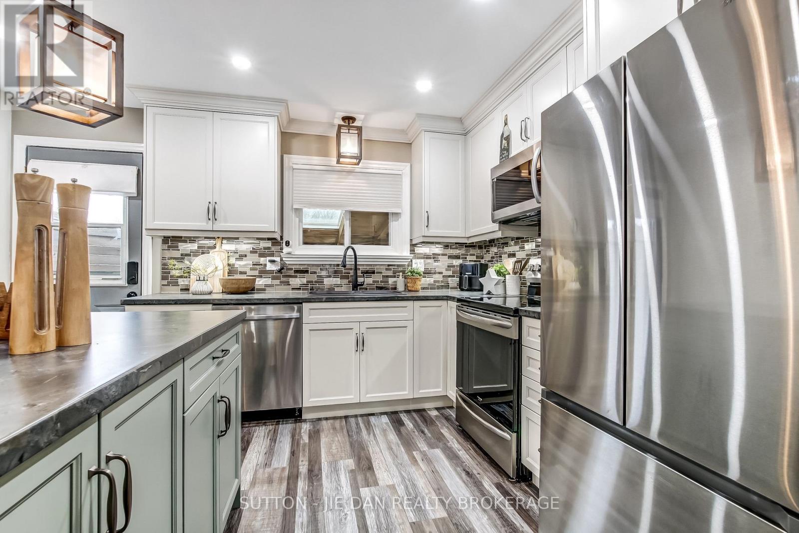 971 Eagle Crescent, London South, Ontario  N5Z 4K5 - Photo 7 - X12949904