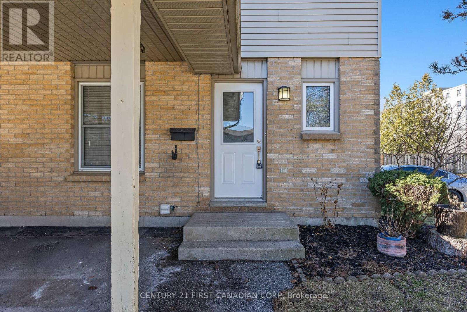53 - 55 Ashley Crescent, London South, Ontario  N6E 3R9 - Photo 3 - X12949926