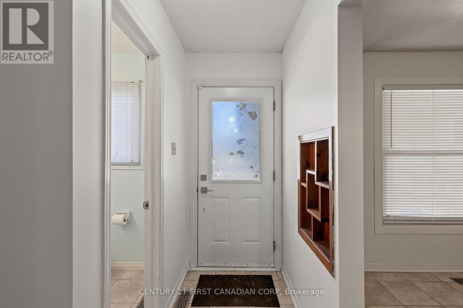 53 - 55 Ashley Crescent, London South, Ontario  N6E 3R9 - Photo 4 - X12949926