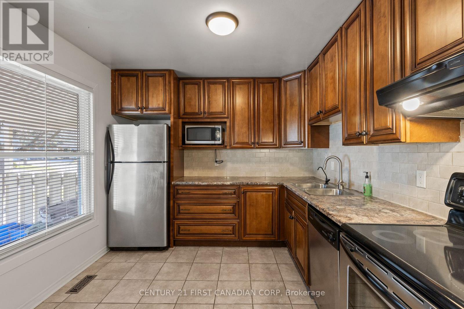 53 - 55 Ashley Crescent, London South, Ontario  N6E 3R9 - Photo 5 - X12949926