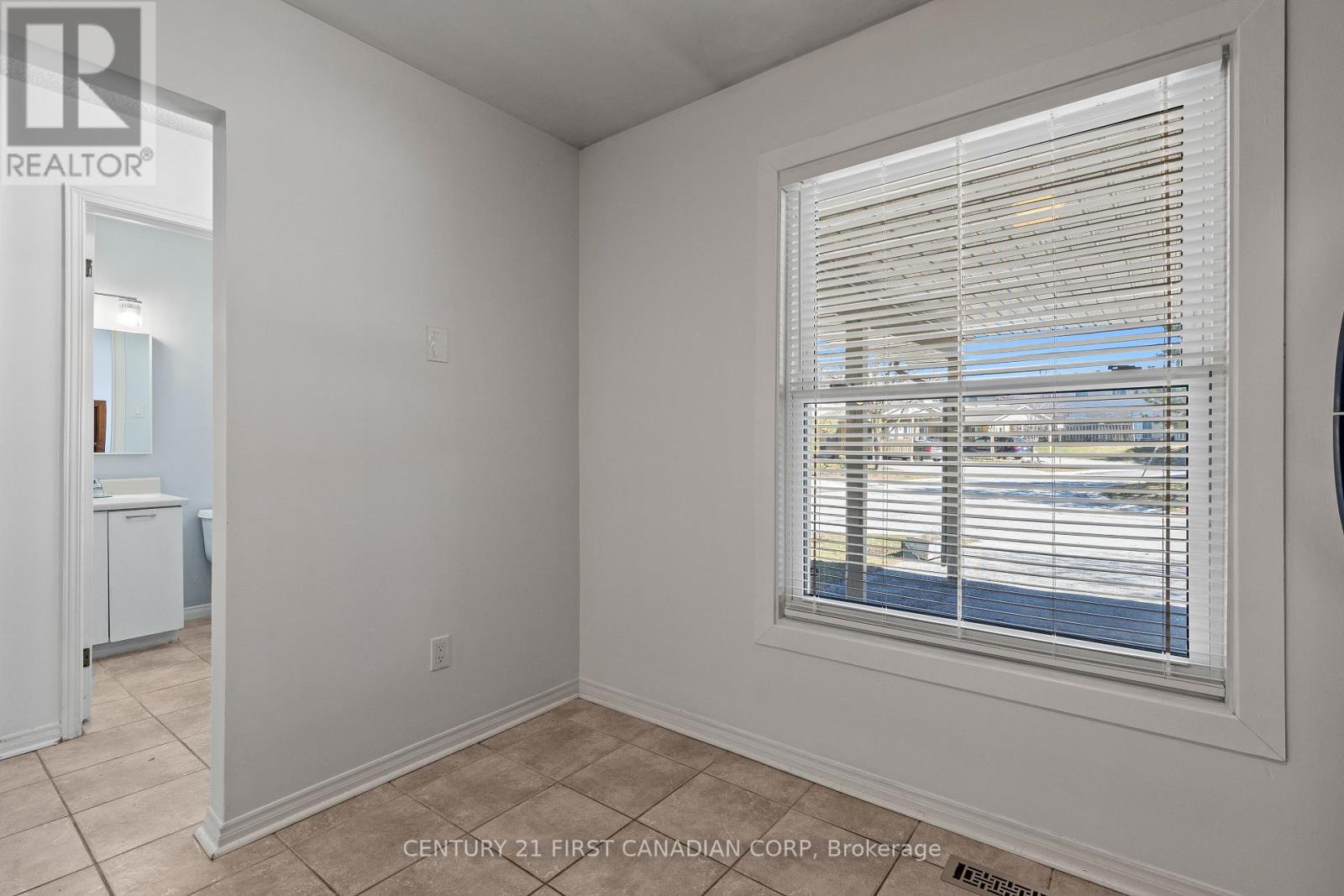 53 - 55 Ashley Crescent, London South, Ontario  N6E 3R9 - Photo 7 - X12949926