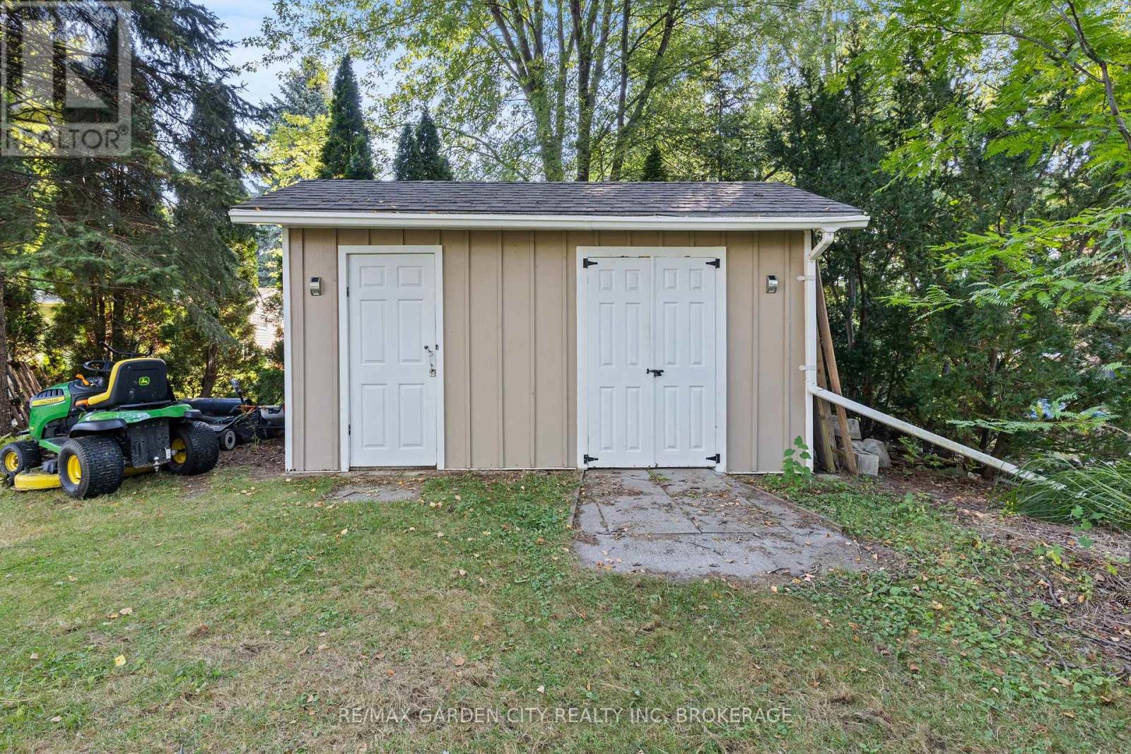 629 Penner Street, Niagara-On-The-Lake, Ontario  L0S 1T0 - Photo 34 - X12938270