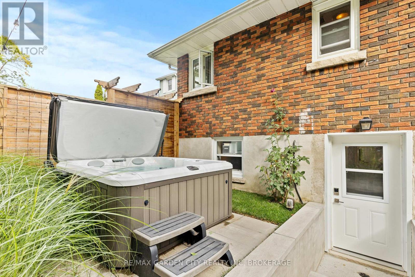 629 Penner Street, Niagara-On-The-Lake, Ontario  L0S 1T0 - Photo 28 - X12938270