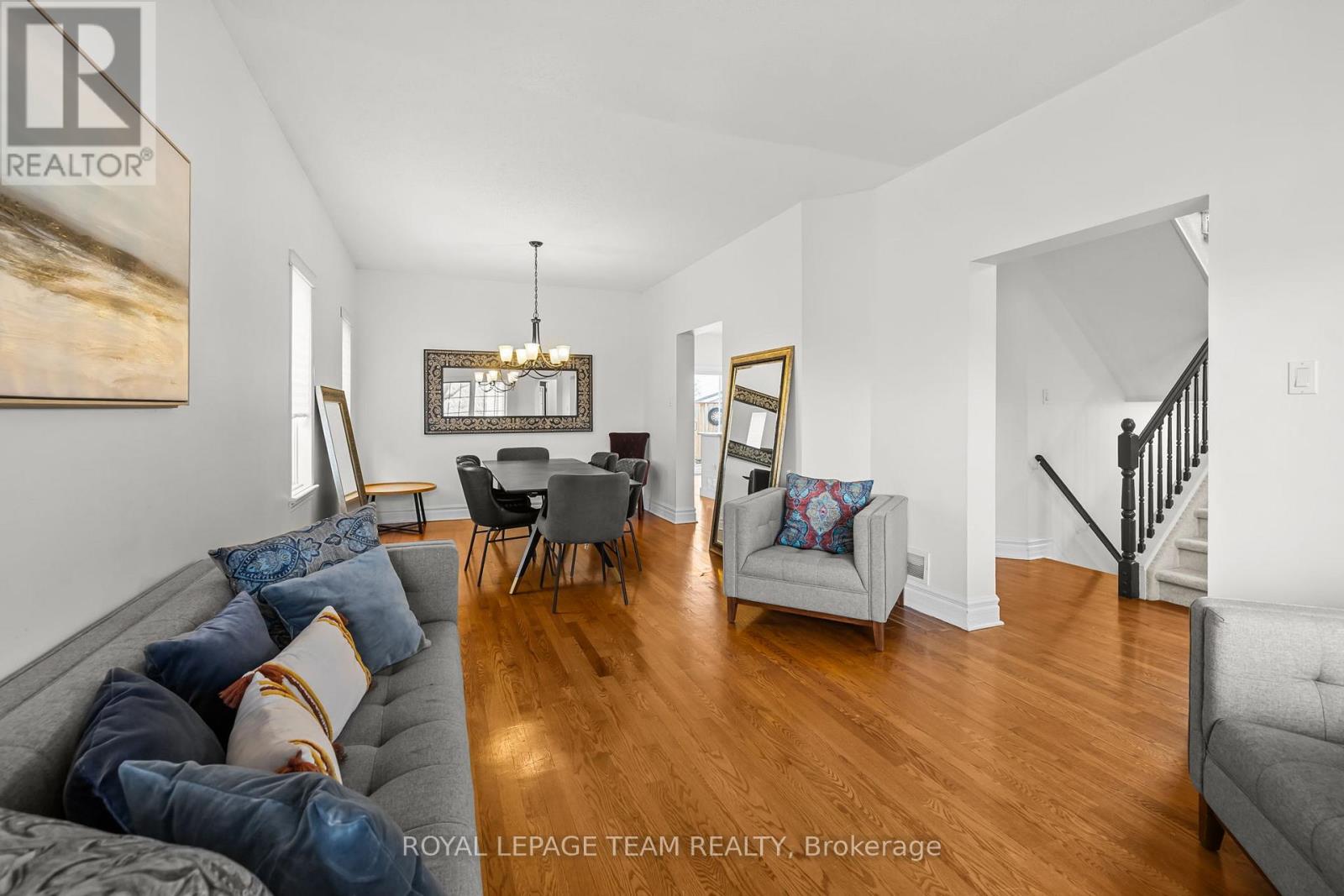 30 New Deighton Crescent, Ottawa, Ontario  K2G 6H6 - Photo 4 - X12949574