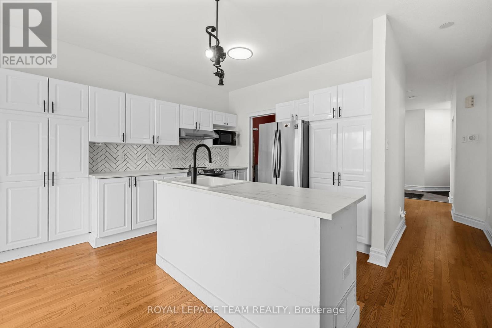 30 New Deighton Crescent, Ottawa, Ontario  K2G 6H6 - Photo 8 - X12949574