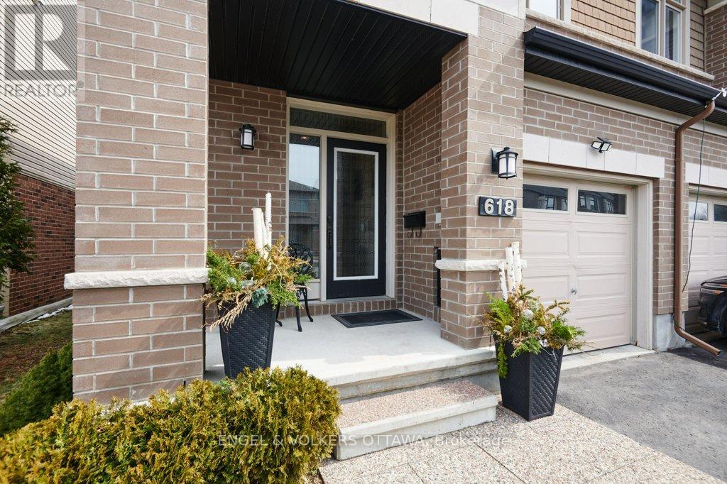 618 Guernsey Place, Ottawa, Ontario  K4M 0E2 - Photo 3 - X12949586