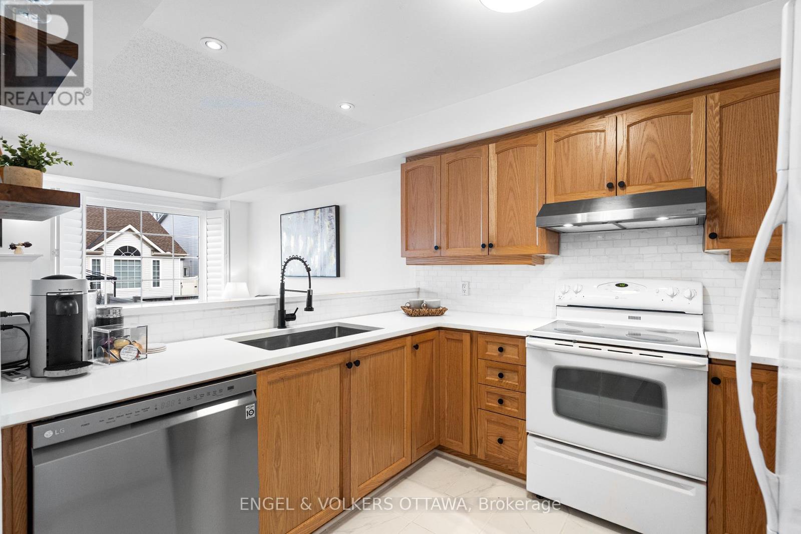 293 Silbrass Private, Ottawa, Ontario  K2J 5M6 - Photo 13 - X12949652