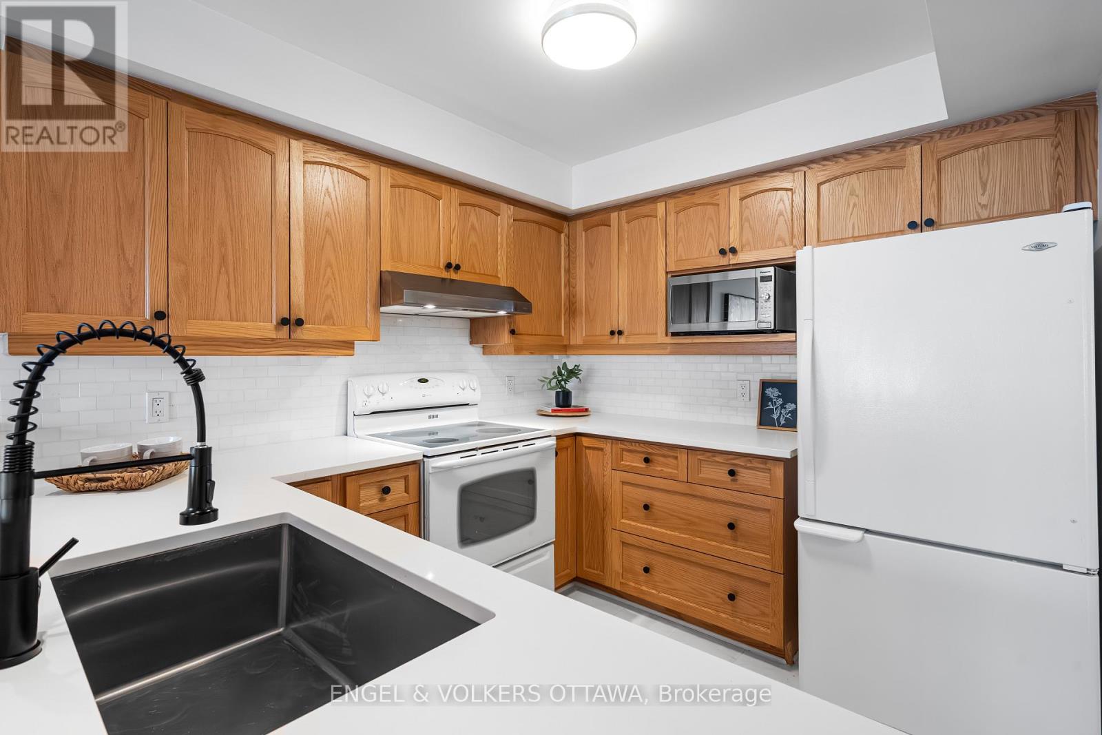 293 Silbrass Private, Ottawa, Ontario  K2J 5M6 - Photo 4 - X12949652