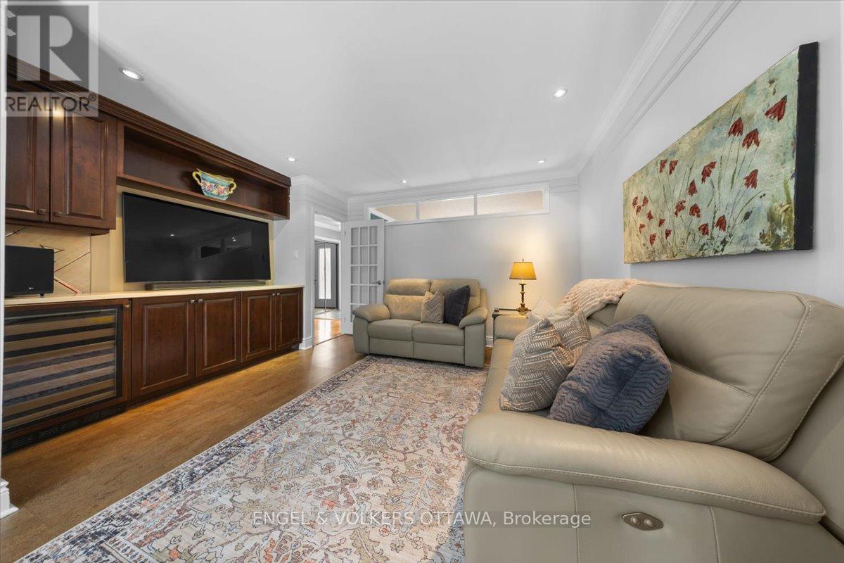 33 Okanagan Drive, Ottawa, Ontario  K2H 7E9 - Photo 10 - X12949692