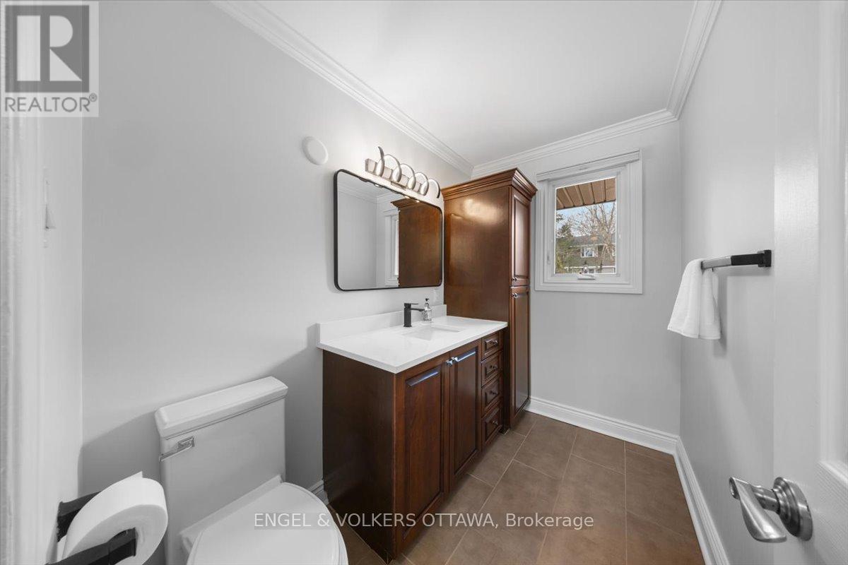 33 Okanagan Drive, Ottawa, Ontario  K2H 7E9 - Photo 13 - X12949692