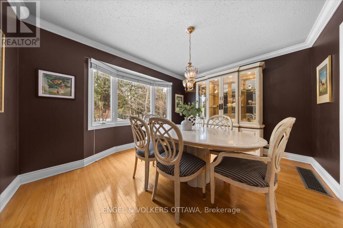 33 Okanagan Drive, Ottawa, Ontario  K2H 7E9 - Photo 16 - X12949692