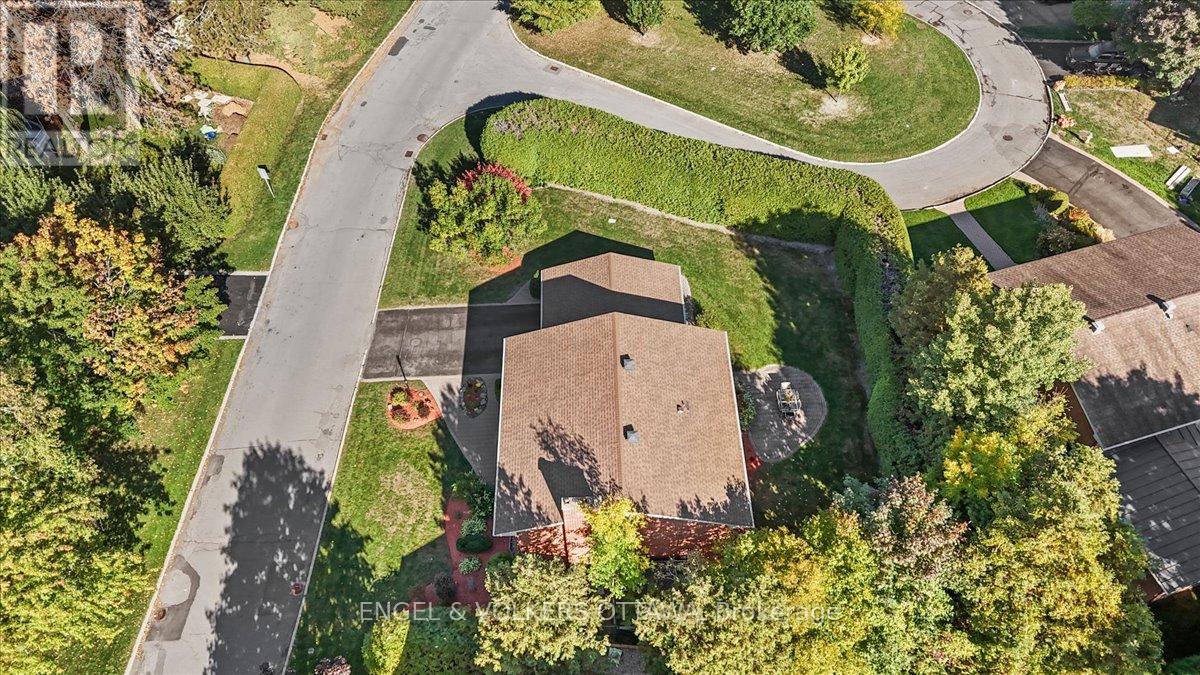 33 Okanagan Drive, Ottawa, Ontario  K2H 7E9 - Photo 42 - X12949692