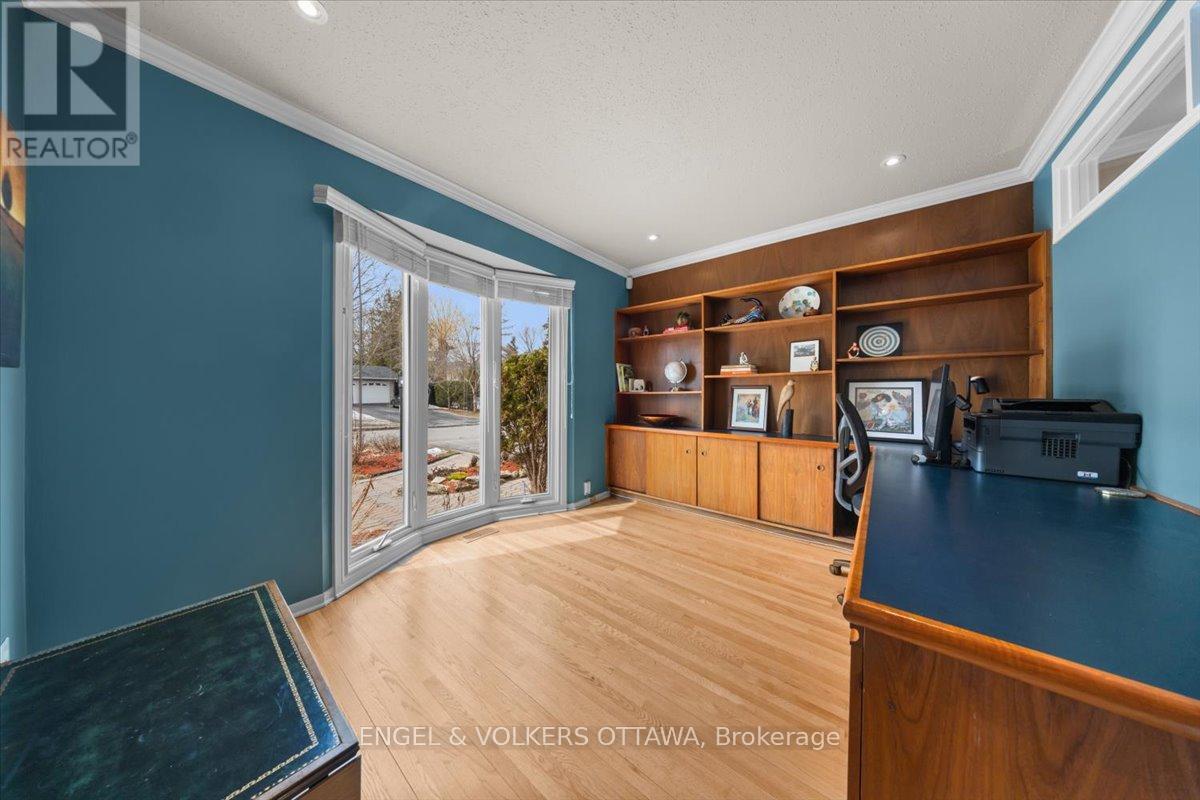 33 Okanagan Drive, Ottawa, Ontario  K2H 7E9 - Photo 7 - X12949692