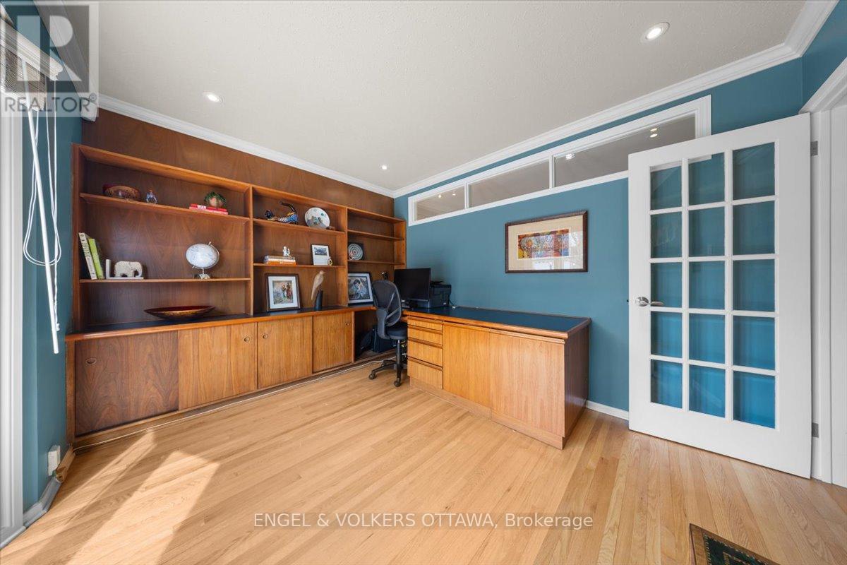 33 Okanagan Drive, Ottawa, Ontario  K2H 7E9 - Photo 8 - X12949692