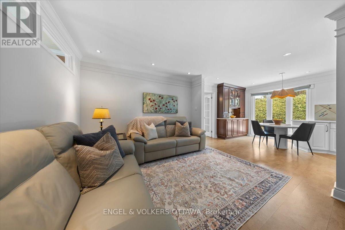 33 Okanagan Drive, Ottawa, Ontario  K2H 7E9 - Photo 9 - X12949692