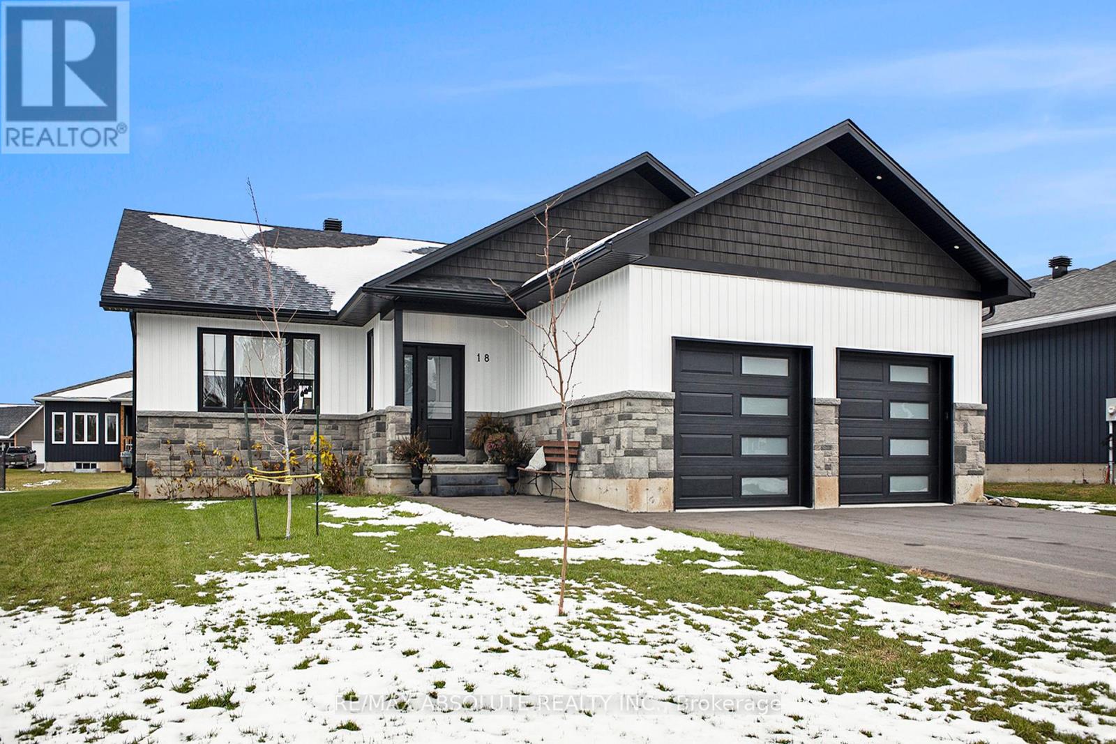 18 Morrison Drive, Whitewater Region, Ontario  K0J 1K0 - Photo 3 - X12949922