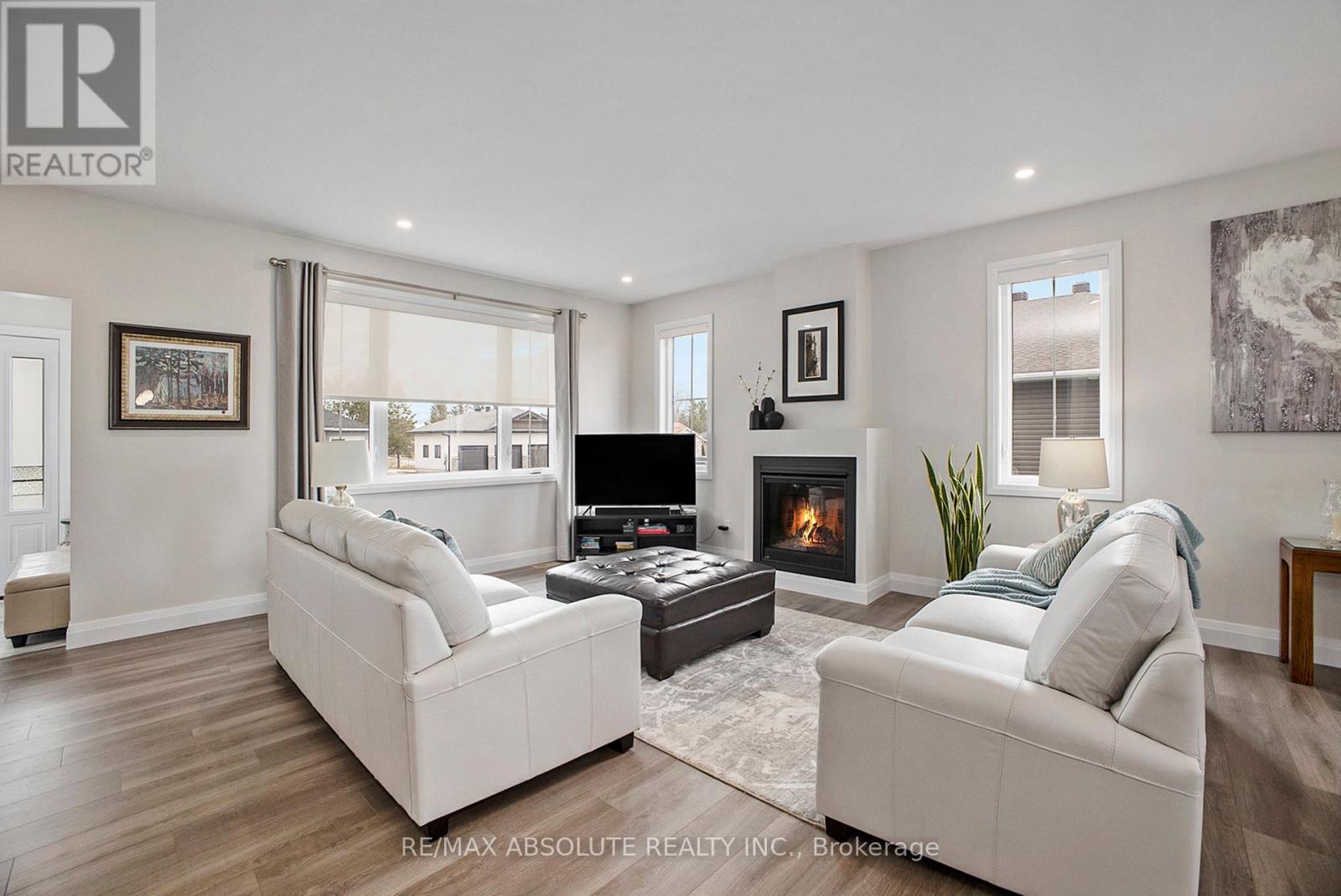 18 Morrison Drive, Whitewater Region, Ontario  K0J 1K0 - Photo 8 - X12949922