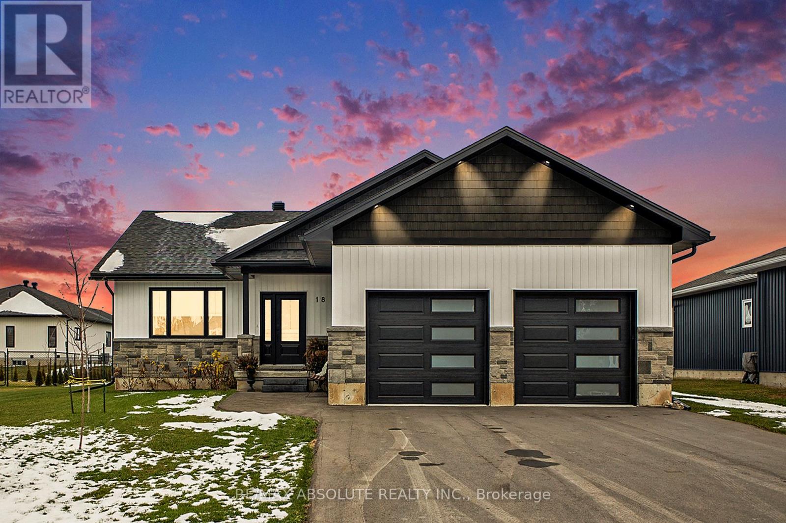 18 Morrison Drive, Whitewater Region, Ontario  K0J 1K0 - Photo 2 - X12949928