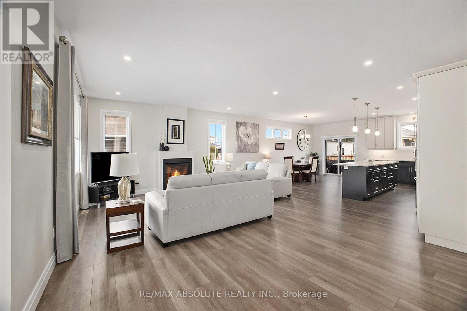 18 Morrison Drive, Whitewater Region, Ontario  K0J 1K0 - Photo 7 - X12949928