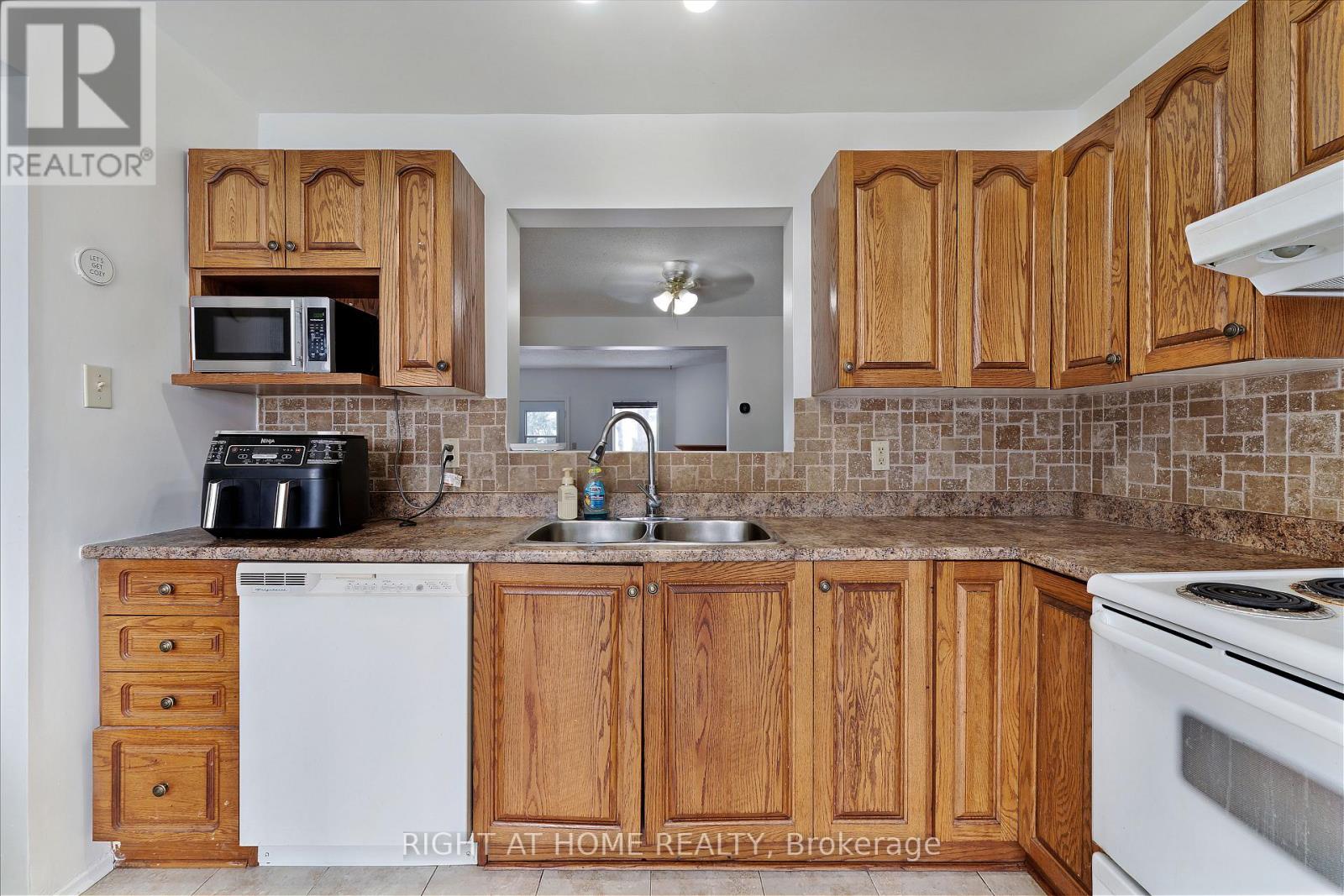 22 Almond Lane, Ottawa, Ontario  K2L 3T3 - Photo 14 - X12949980