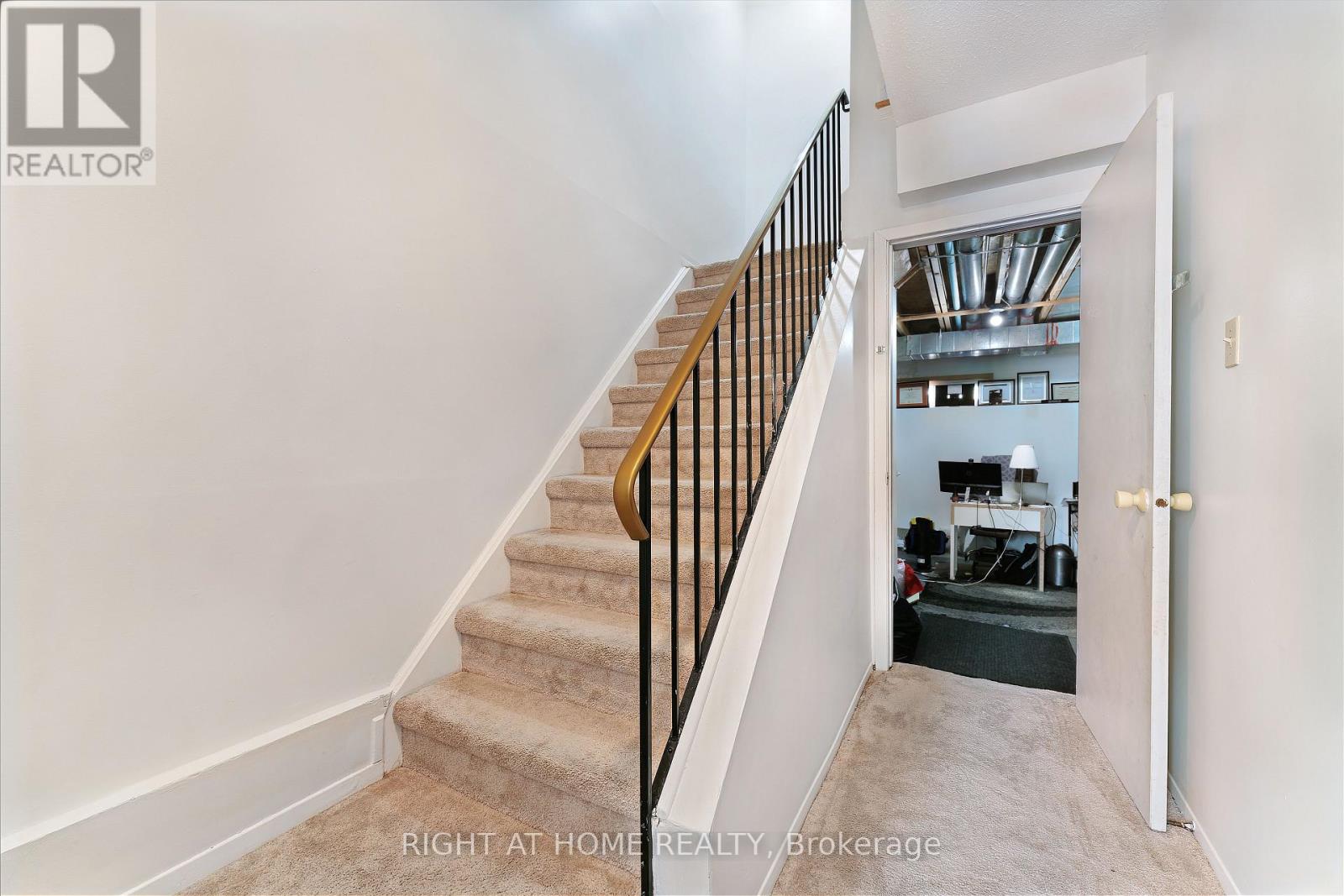 22 Almond Lane, Ottawa, Ontario  K2L 3T3 - Photo 3 - X12949980