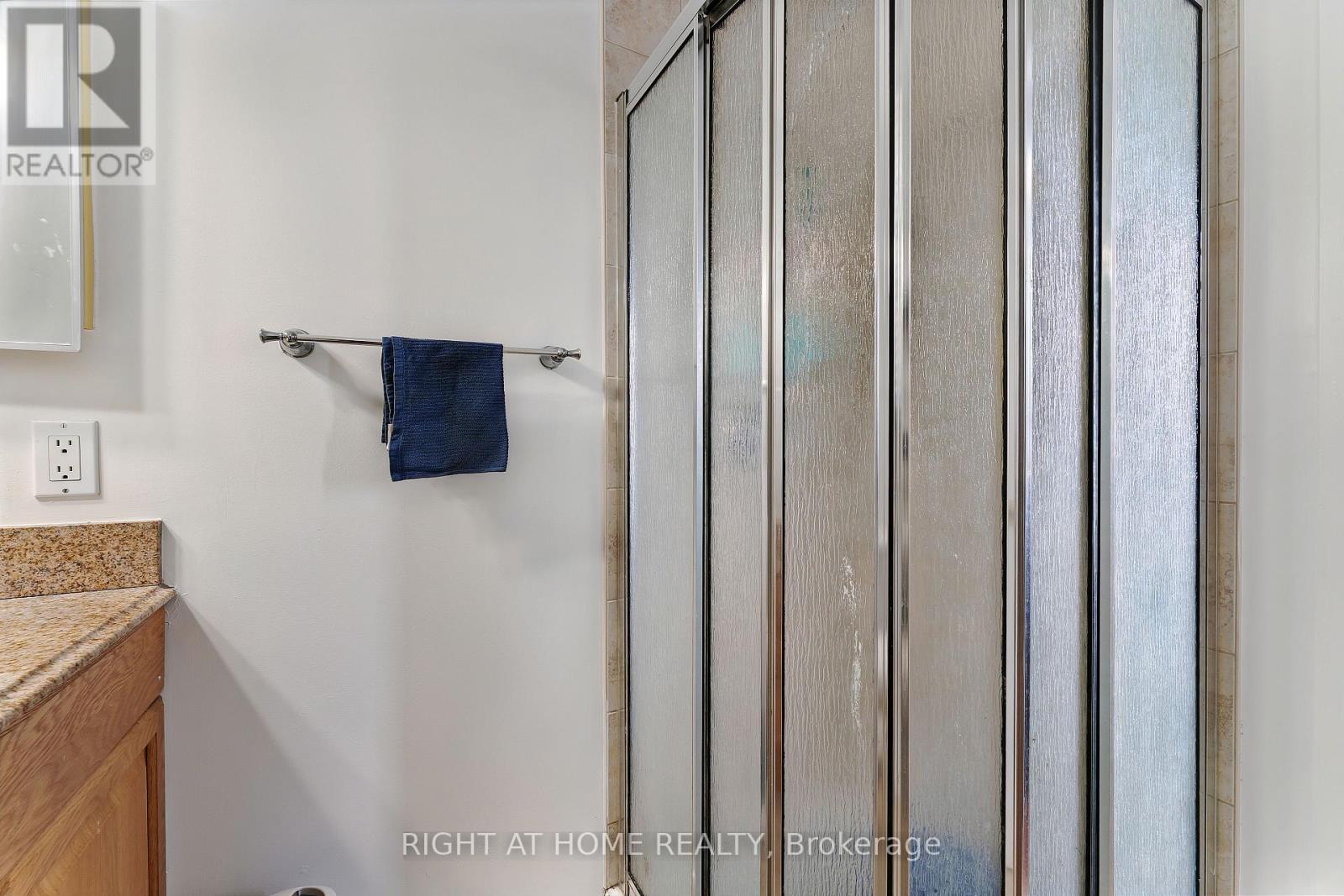 22 Almond Lane, Ottawa, Ontario  K2L 3T3 - Photo 5 - X12949980