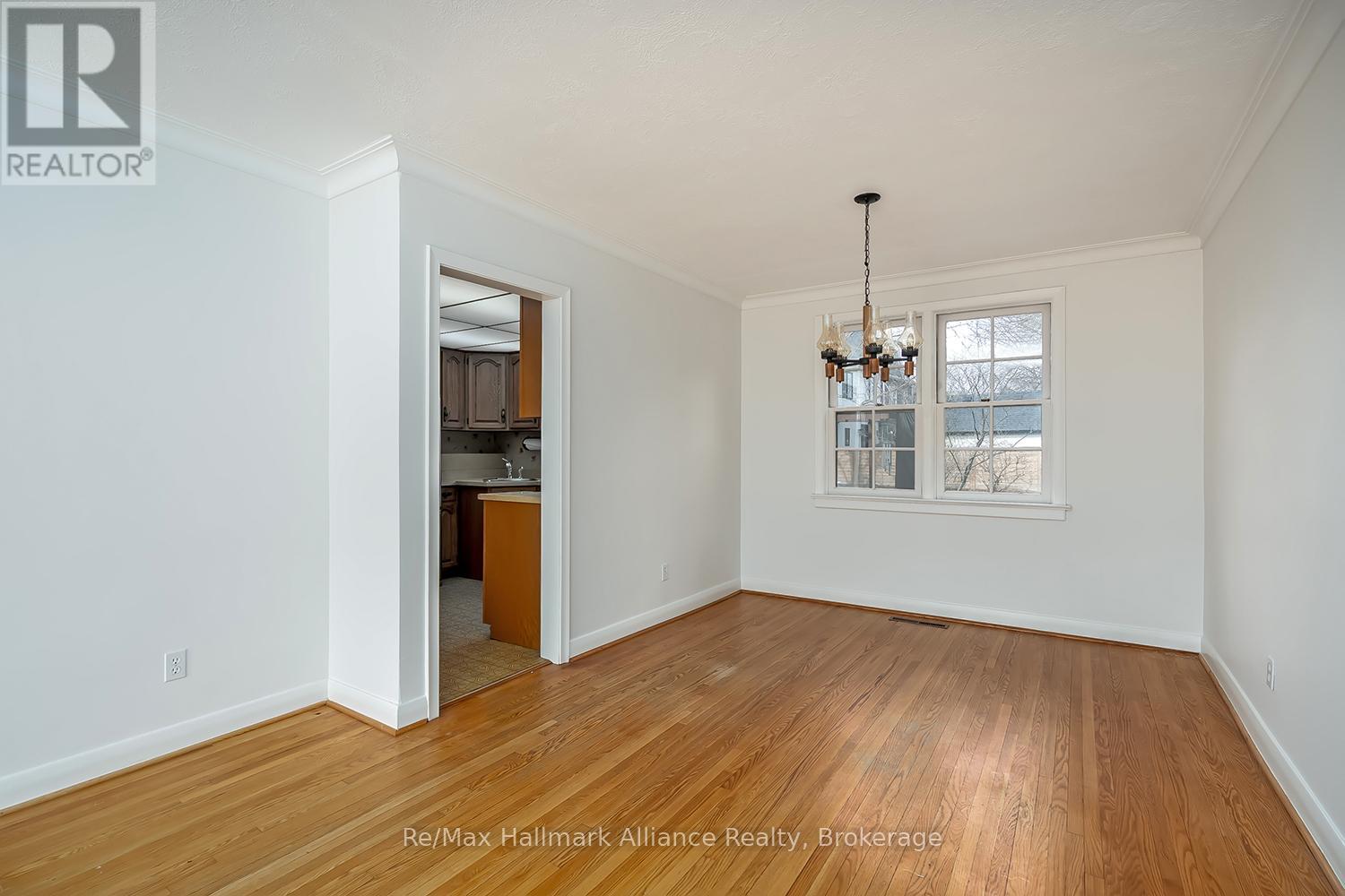 283 Spruce Street, Oakville, Ontario  L6J 2G8 - Photo 10 - W12949948