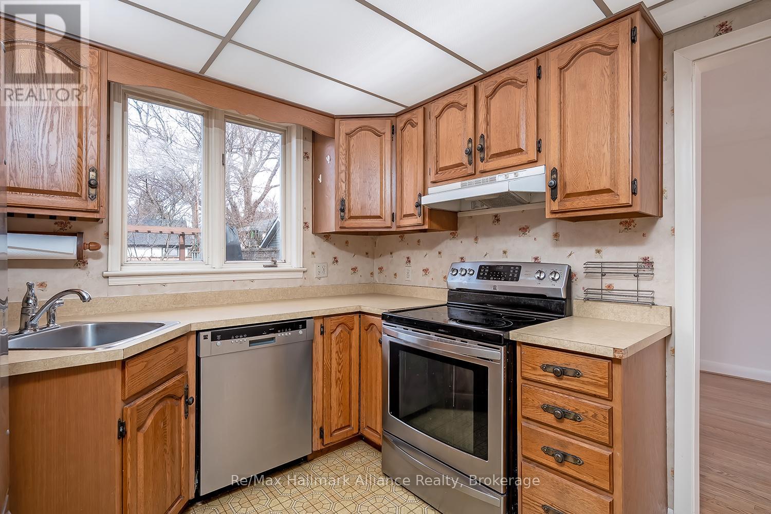 283 Spruce Street, Oakville, Ontario  L6J 2G8 - Photo 12 - W12949948