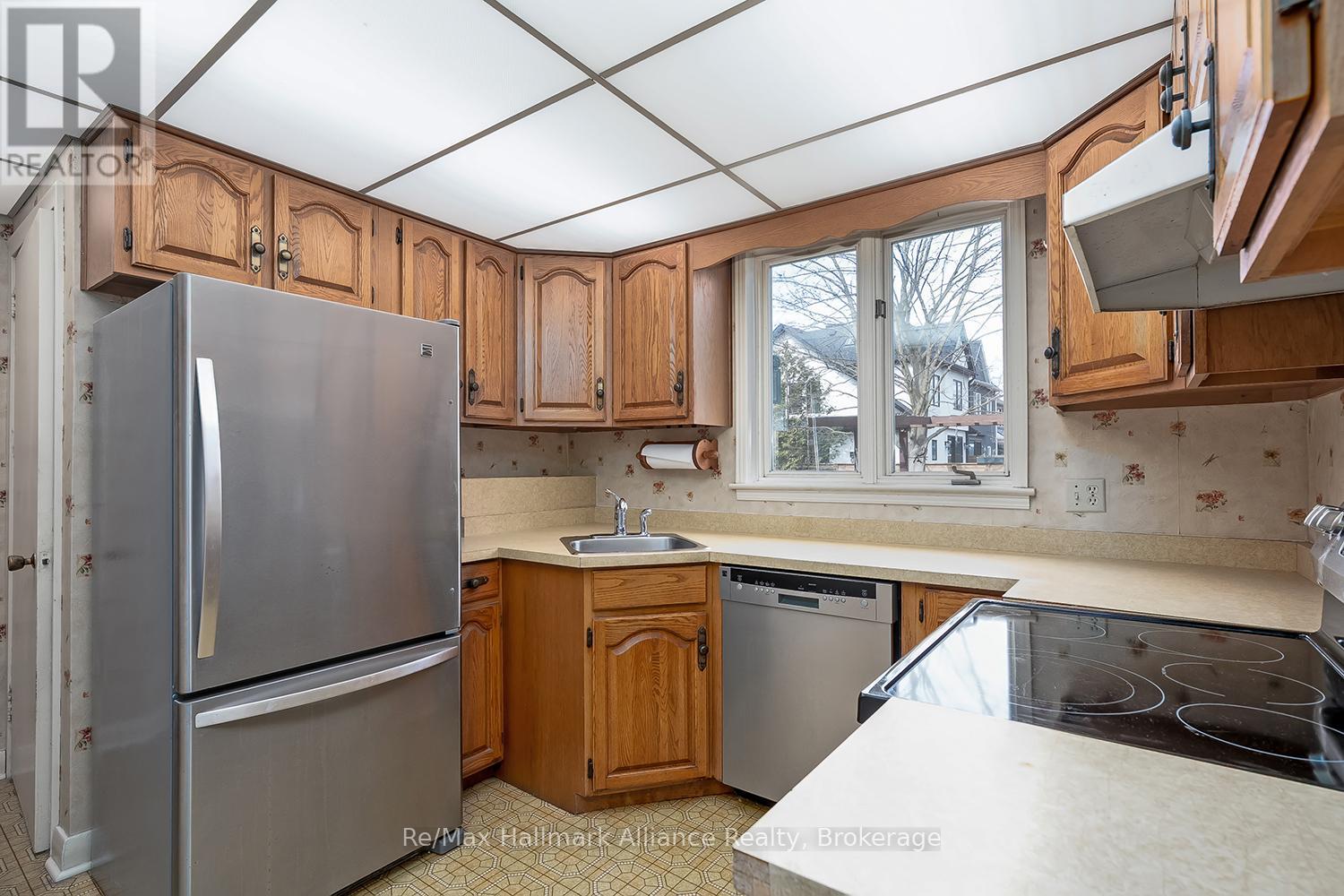 283 Spruce Street, Oakville, Ontario  L6J 2G8 - Photo 13 - W12949948