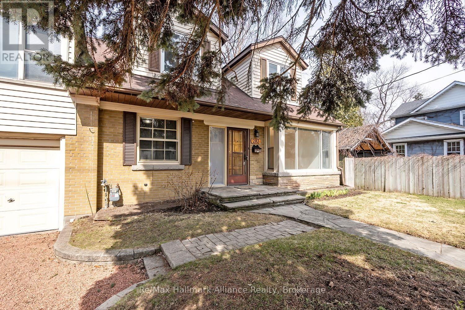 283 Spruce Street, Oakville, Ontario  L6J 2G8 - Photo 2 - W12949948
