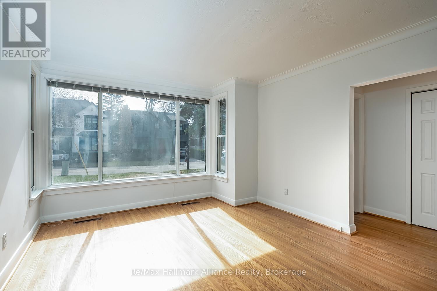 283 Spruce Street, Oakville, Ontario  L6J 2G8 - Photo 6 - W12949948