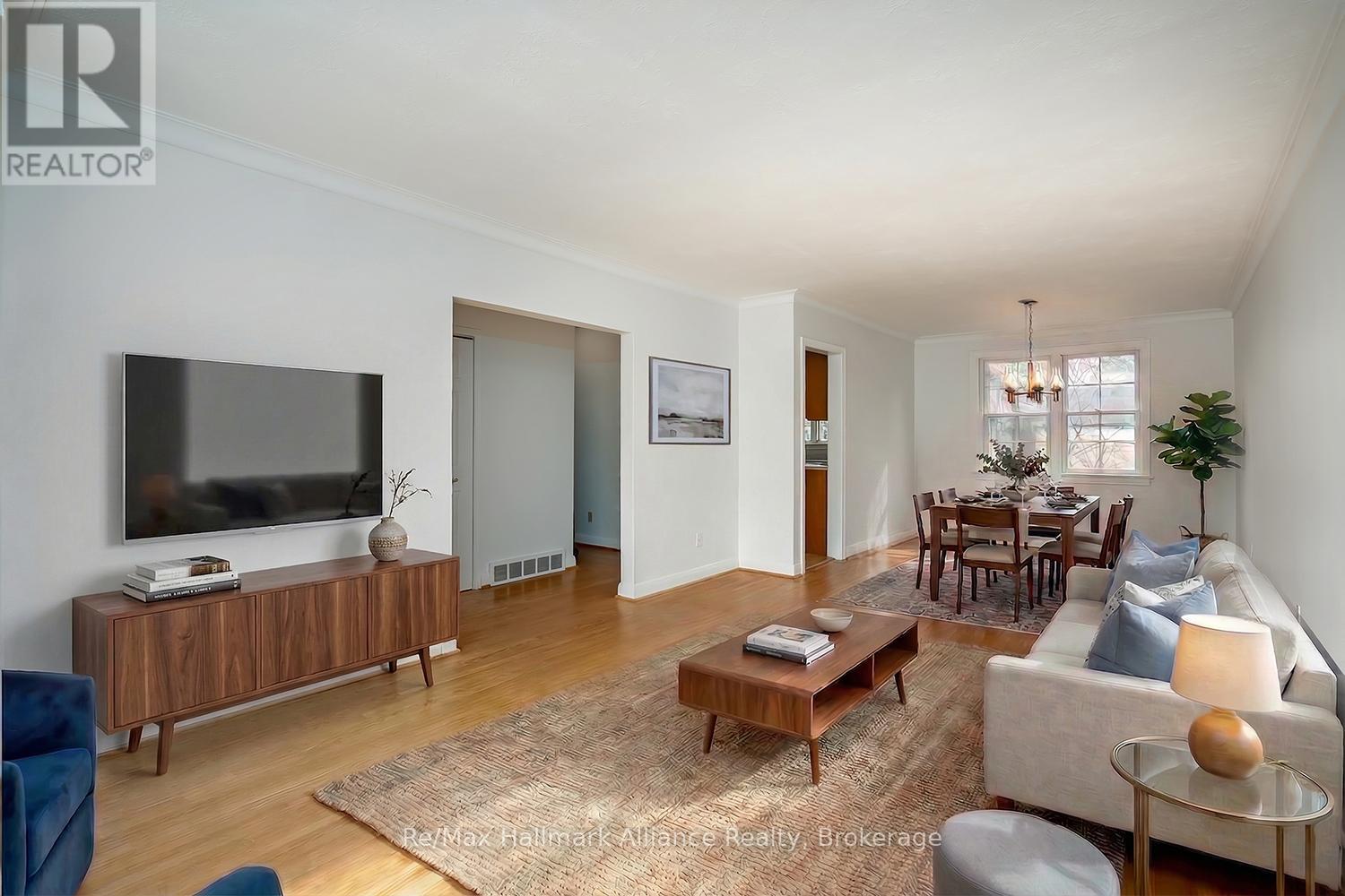 283 Spruce Street, Oakville, Ontario  L6J 2G8 - Photo 7 - W12949948