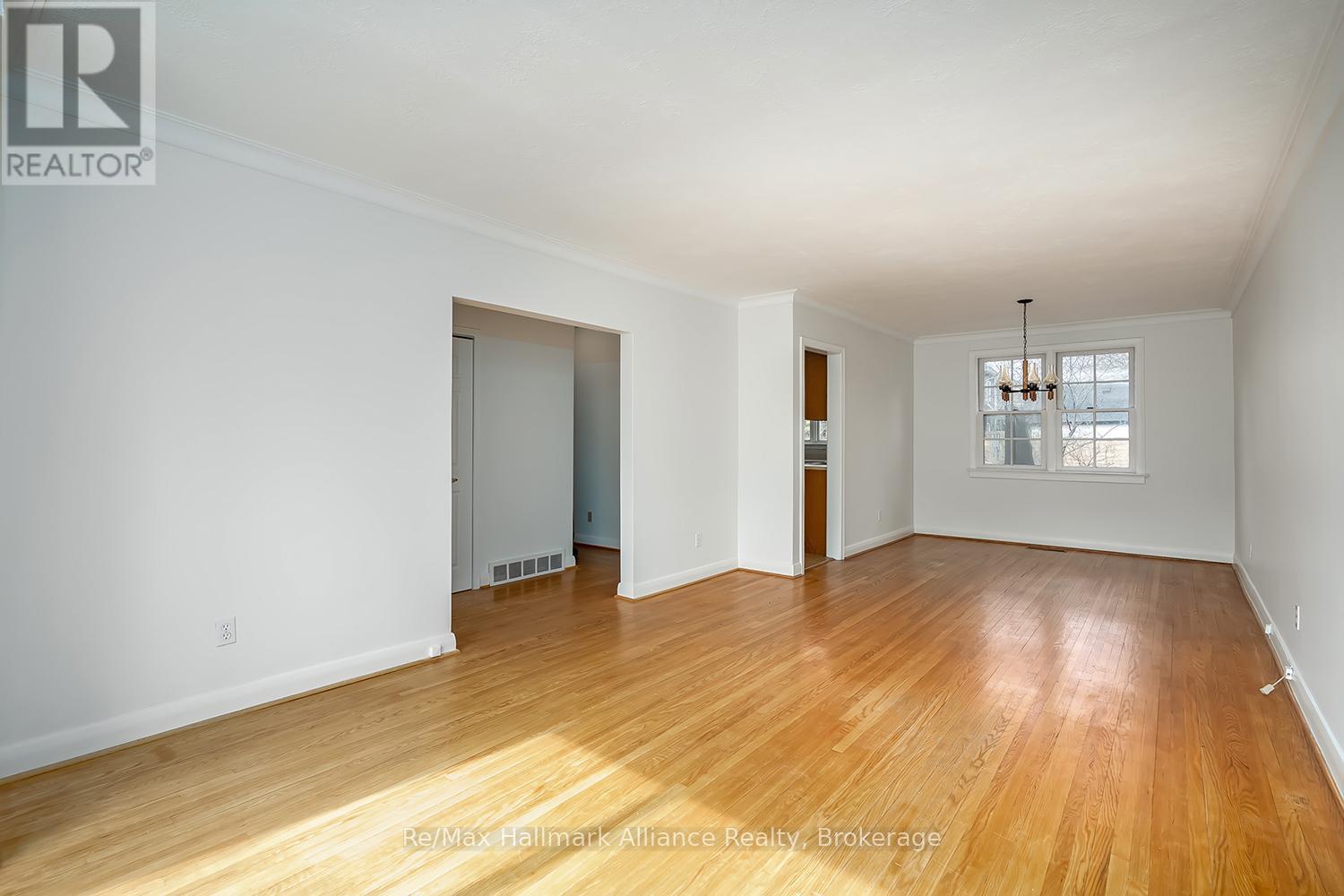 283 Spruce Street, Oakville, Ontario  L6J 2G8 - Photo 8 - W12949948