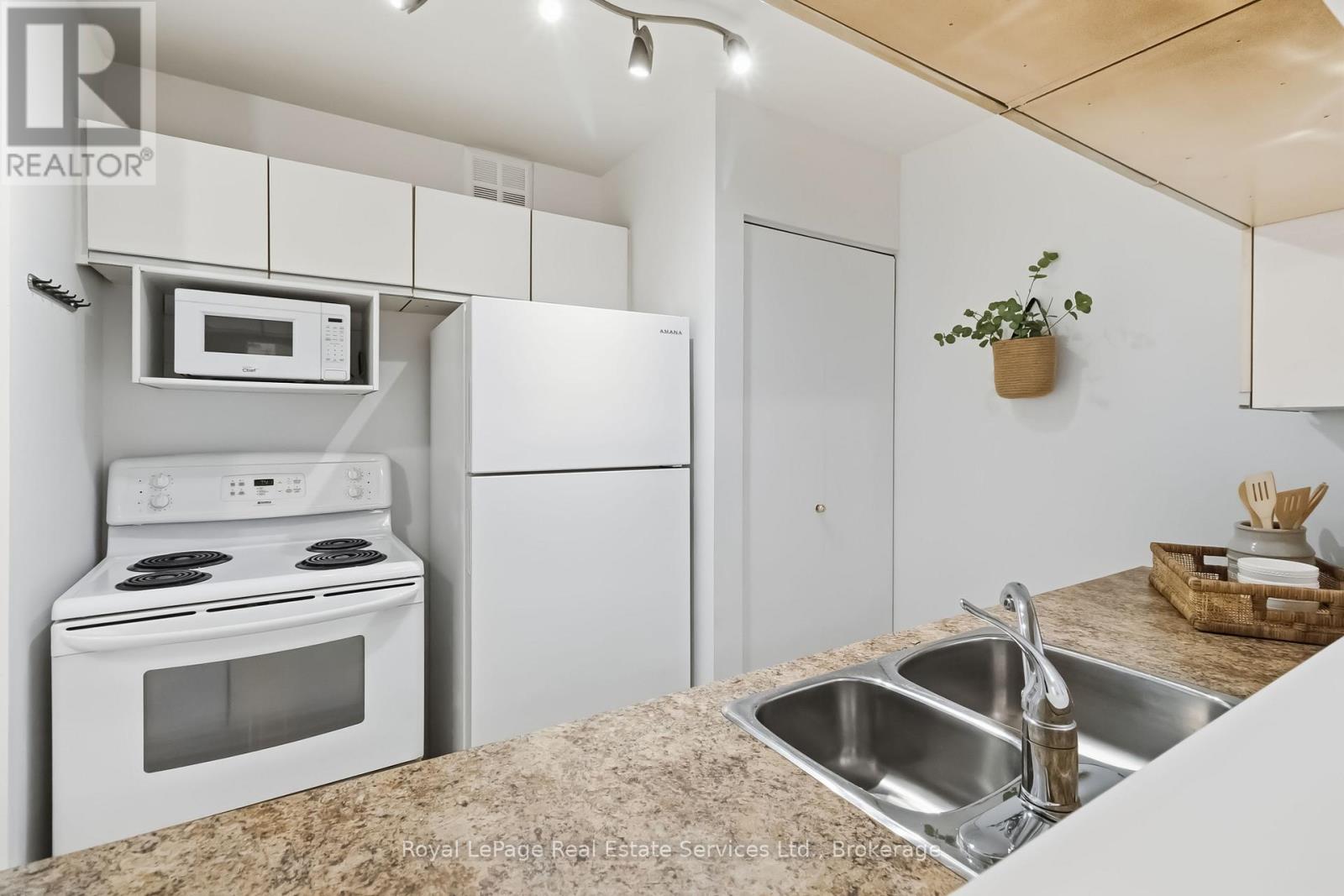 921 - 1450 Glen Abbey Gate, Oakville, Ontario  L6M 2V7 - Photo 12 - W12949966