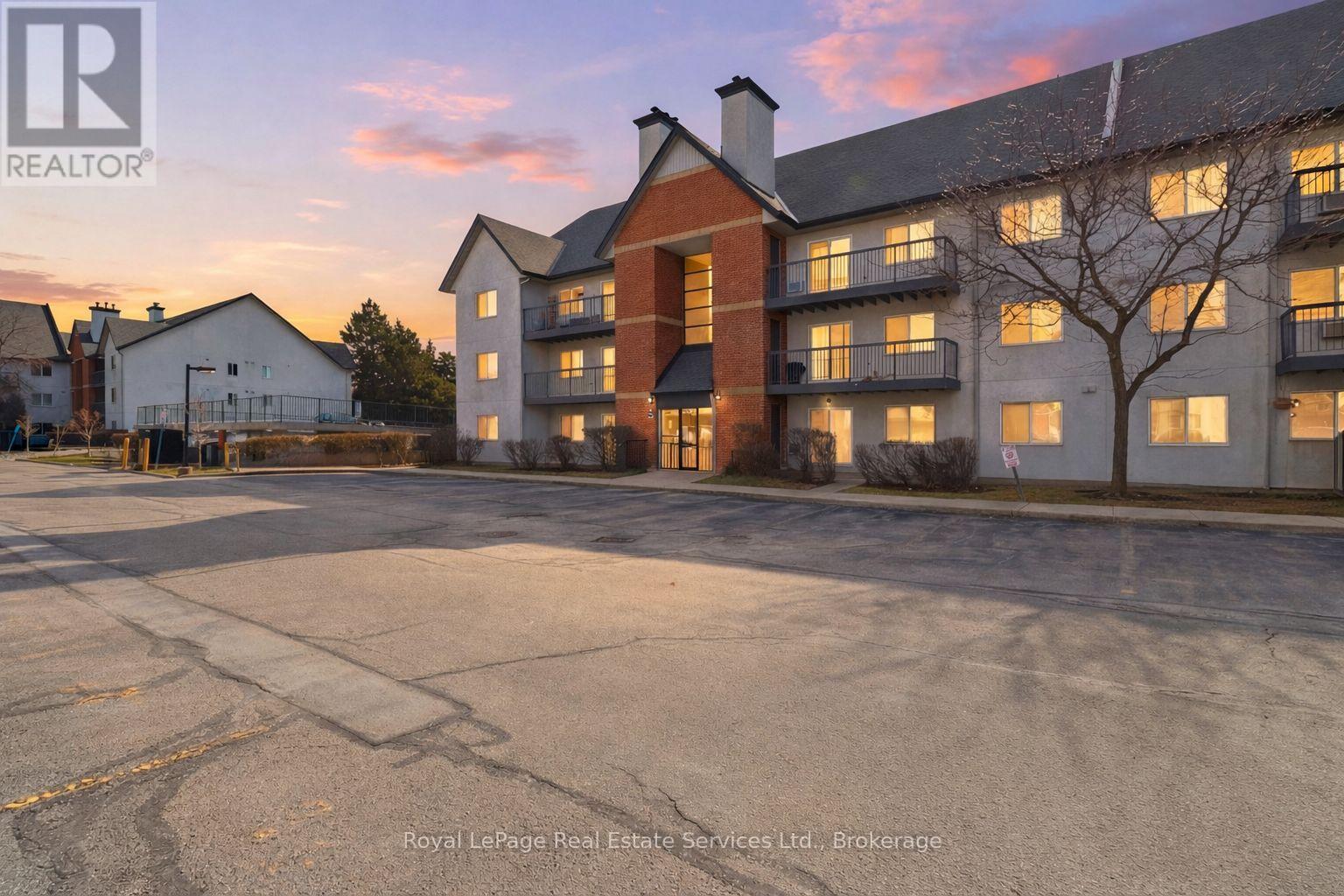 921 - 1450 Glen Abbey Gate, Oakville, Ontario  L6M 2V7 - Photo 2 - W12949966