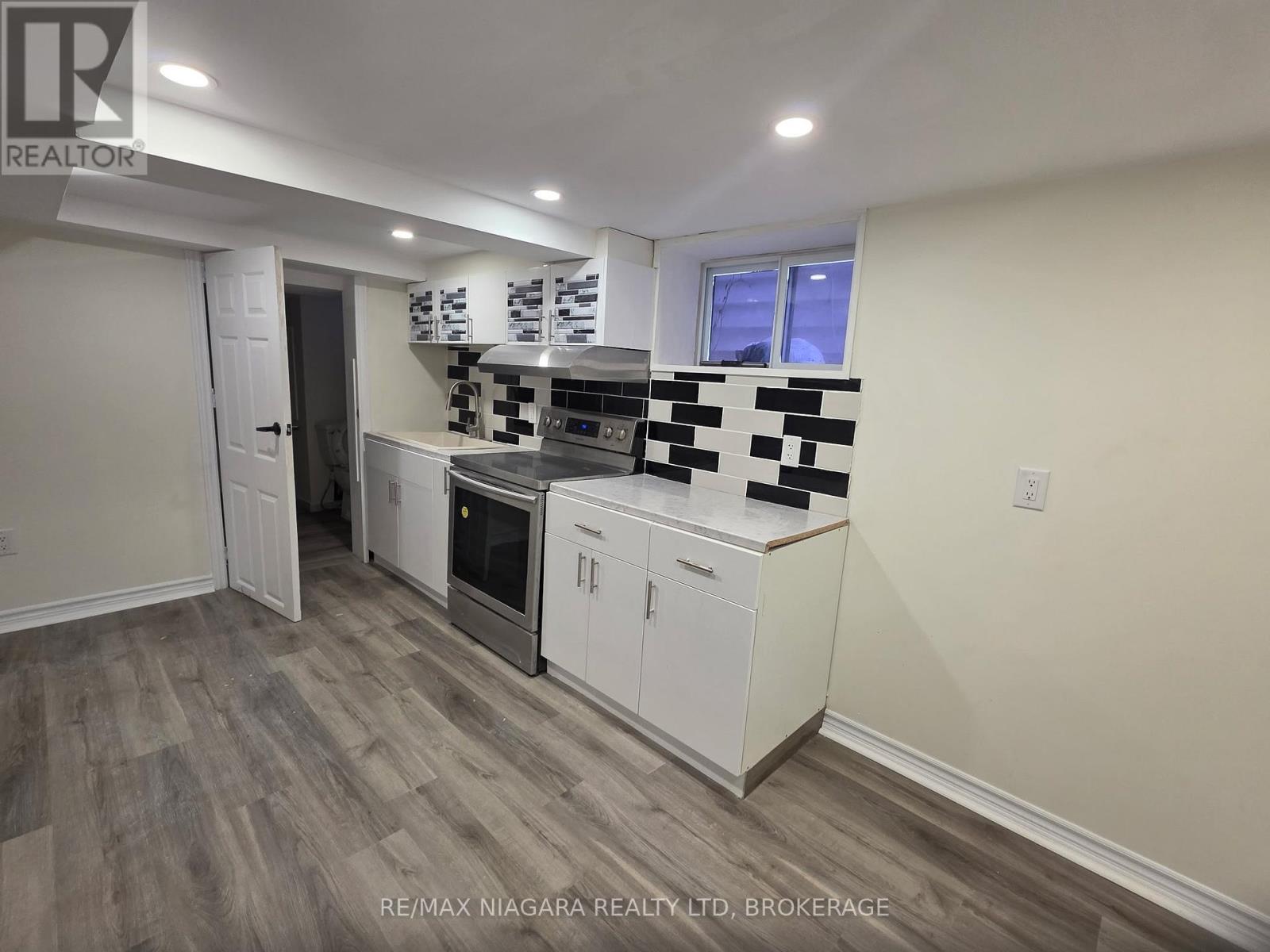 12 Nickel Street, Port Colborne, Ontario  L3K 1A9 - Photo 4 - X12949664