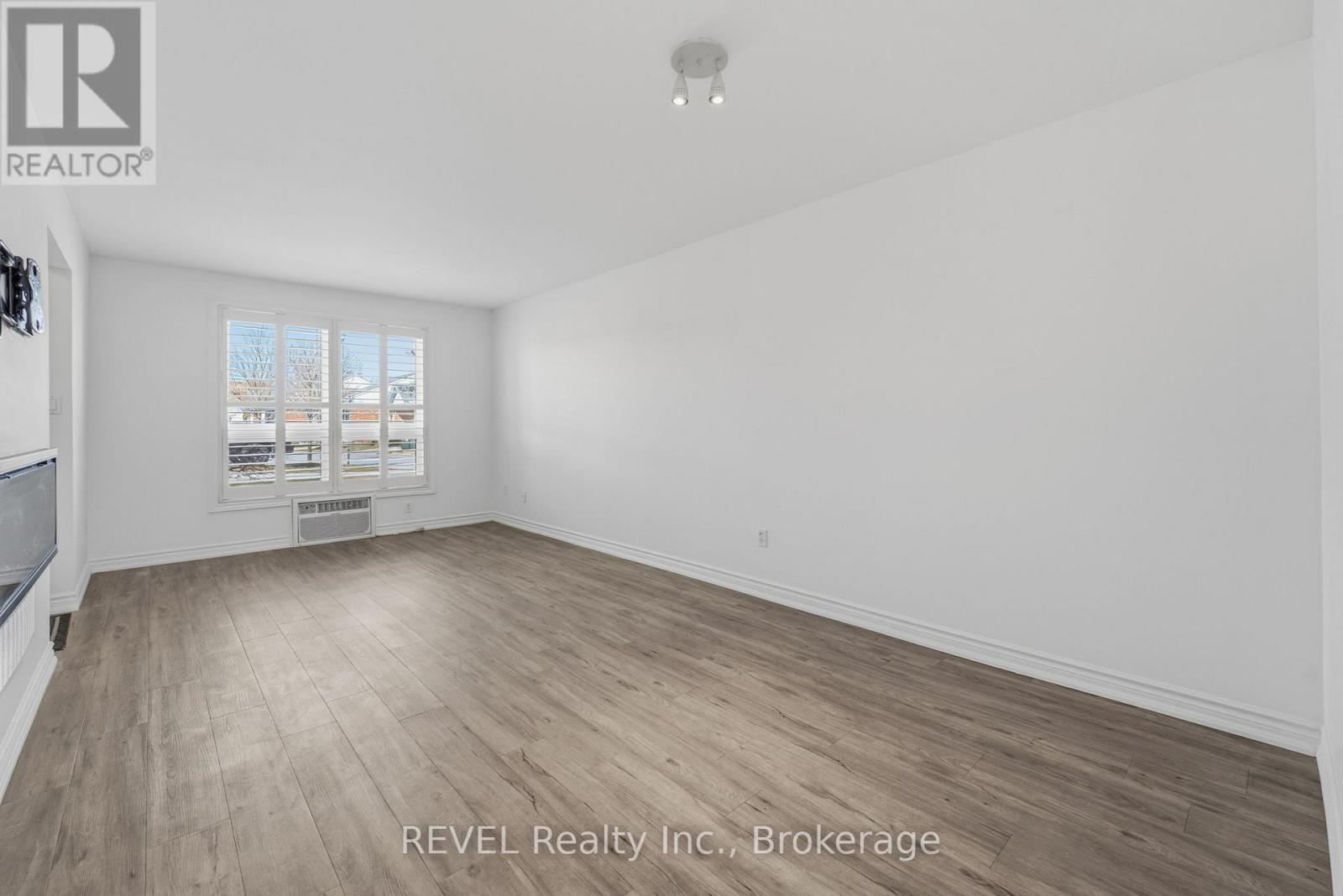 10 - 226 Vansickle Road, St. Catharines, Ontario  L2S 2S7 - Photo 10 - X12949708