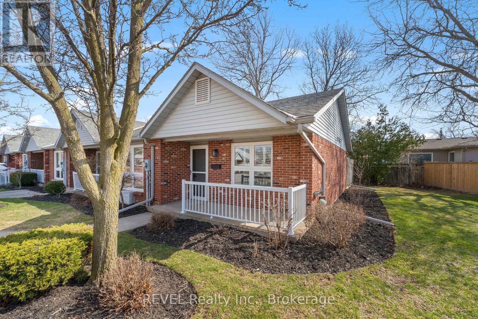 10 - 226 Vansickle Road, St. Catharines, Ontario  L2S 2S7 - Photo 3 - X12949708