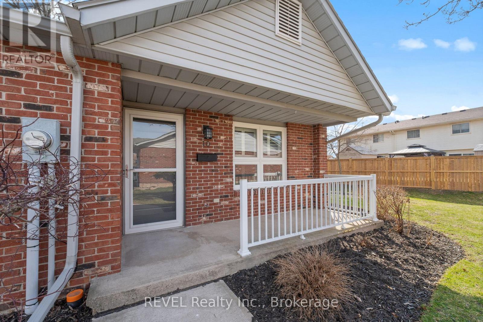 10 - 226 Vansickle Road, St. Catharines, Ontario  L2S 2S7 - Photo 4 - X12949708