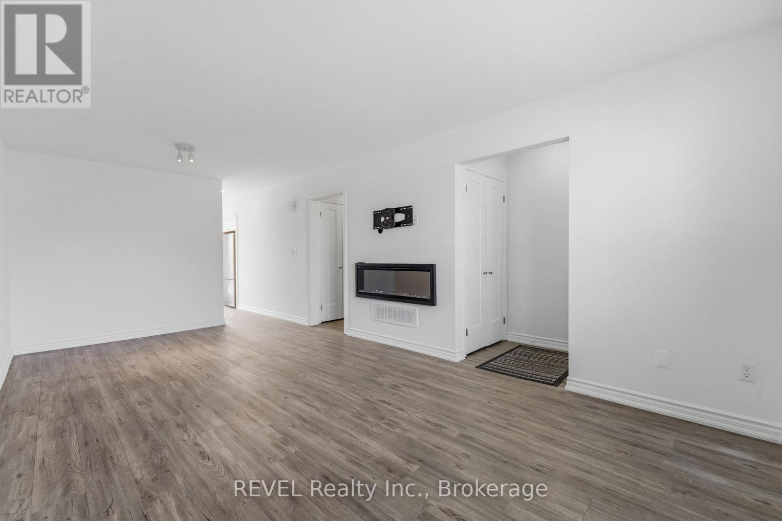 10 - 226 Vansickle Road, St. Catharines, Ontario  L2S 2S7 - Photo 7 - X12949708