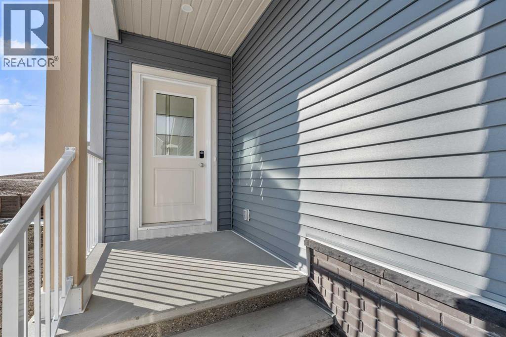 512 Lawthorn Way SE, Airdrie, Alberta  T4A 3N9 - Photo 3 - A2292536