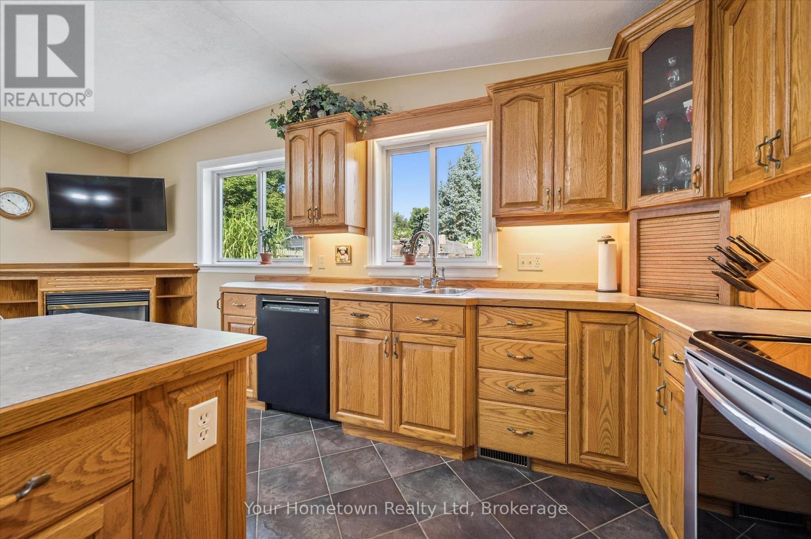 220 Colborne Street, Centre Wellington, Ontario  N0B 1S0 - Photo 11 - X12949654