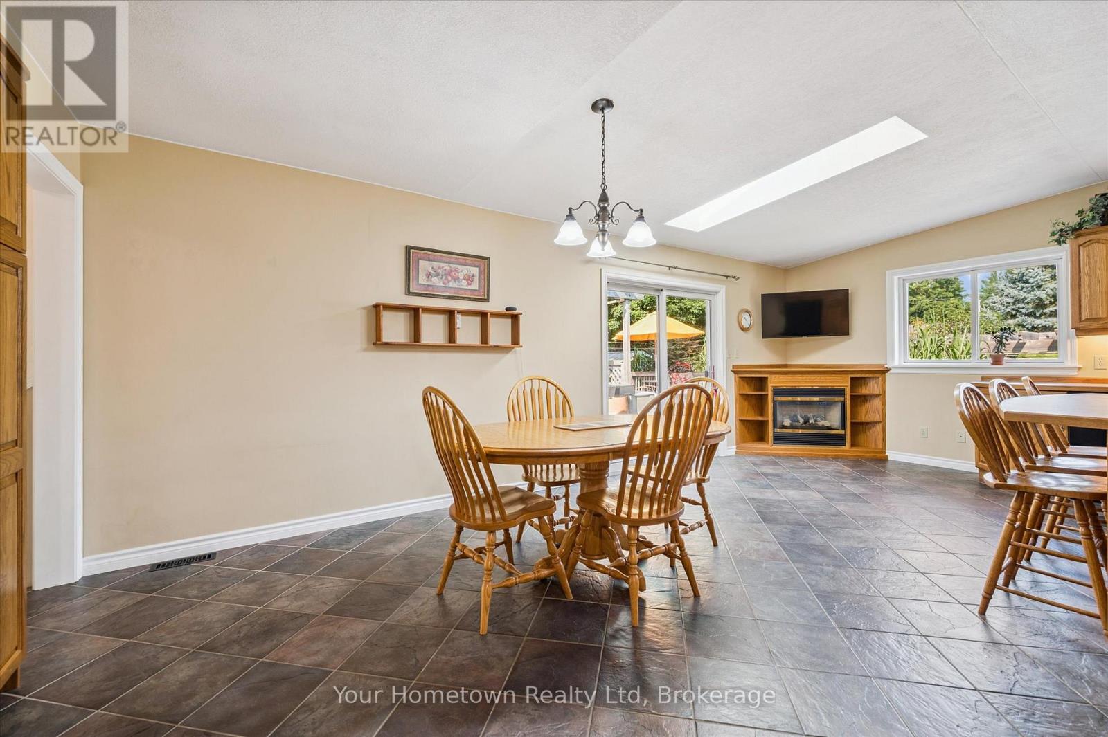 220 Colborne Street, Centre Wellington, Ontario  N0B 1S0 - Photo 13 - X12949654