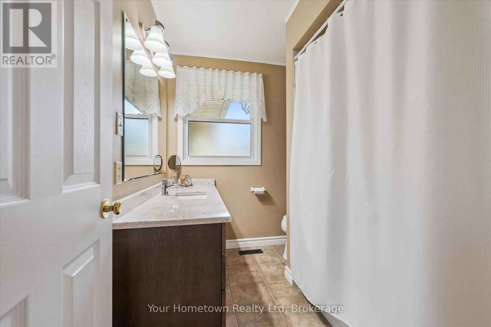 220 Colborne Street, Centre Wellington, Ontario  N0B 1S0 - Photo 17 - X12949654